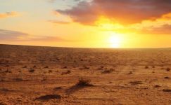 在沙漠看日落