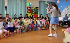 幼儿园小班社会活动《宝宝和小鞋》教案大纲